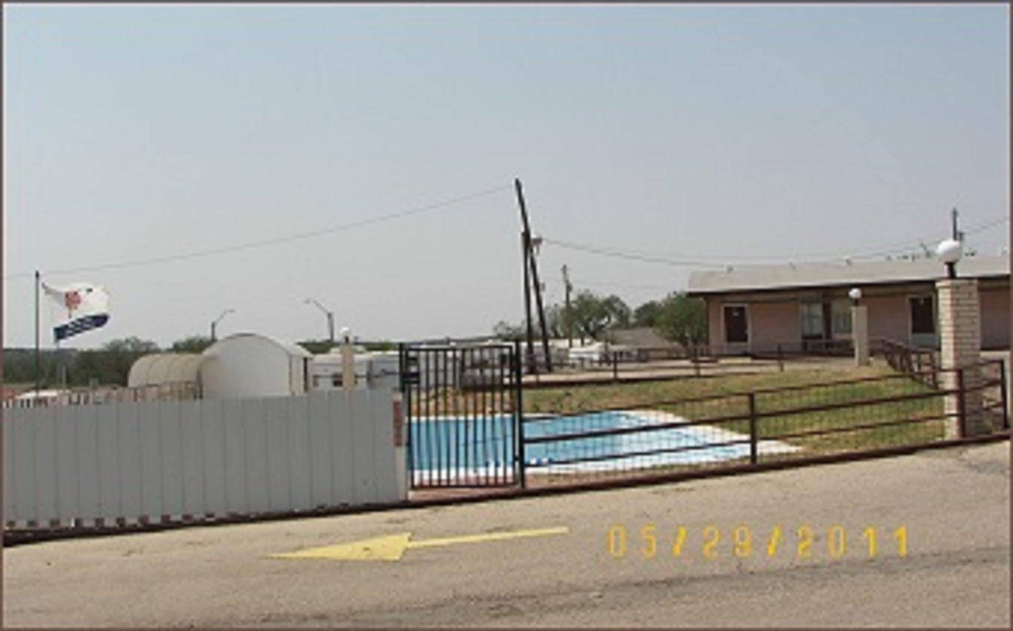 Holiday Host Motel Sonora Exteriér fotografie